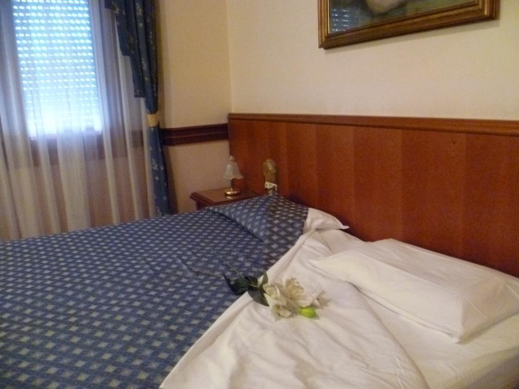 Hotel Minerva Pordenone Zewnętrze zdjęcie